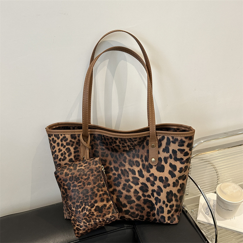 Retro commuter leopard print underarm bag 2024 autumn new style trend fashion personality temperament one shoulder tote bag_voghion.com