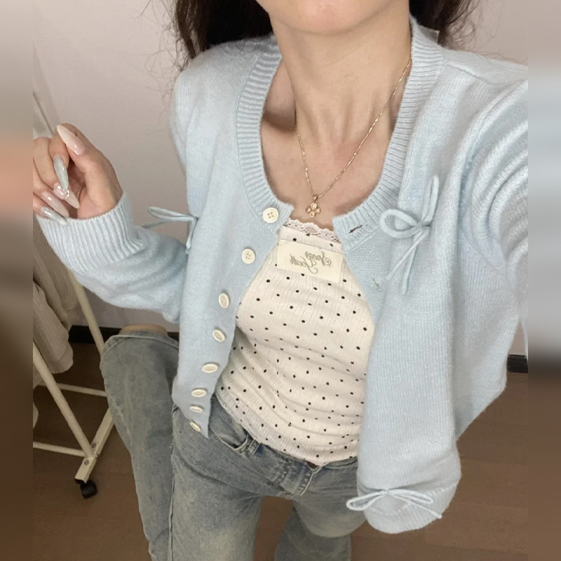 Long-sleeve with bow with a round collar