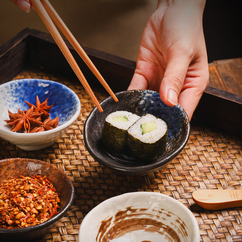 Cross-border Japanese ceramic condiment dish, creative cooking sushi sauce vinegar dish, household salad tomato dipping snack dish