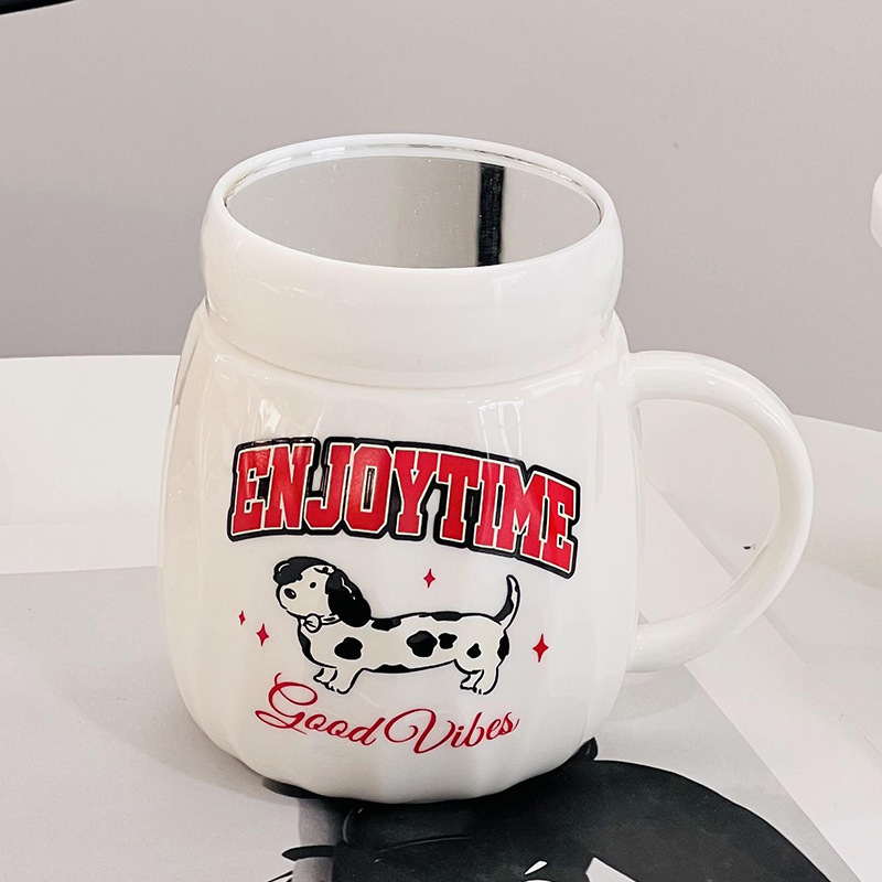 かわいい漫画の子猫の創意的なコップは蓋の陶磁器の杯の家庭用のセットの小さい大衆の手の杯の女子学生の高温に耐えるコップを持ちます。|undefined