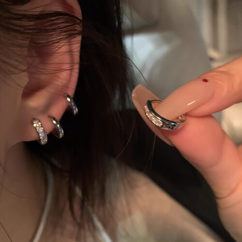 4 piece set!  No need to pick it off while sleeping!  Exquisite and versatile earrings, niche design earrings for women, high-end earrings for women