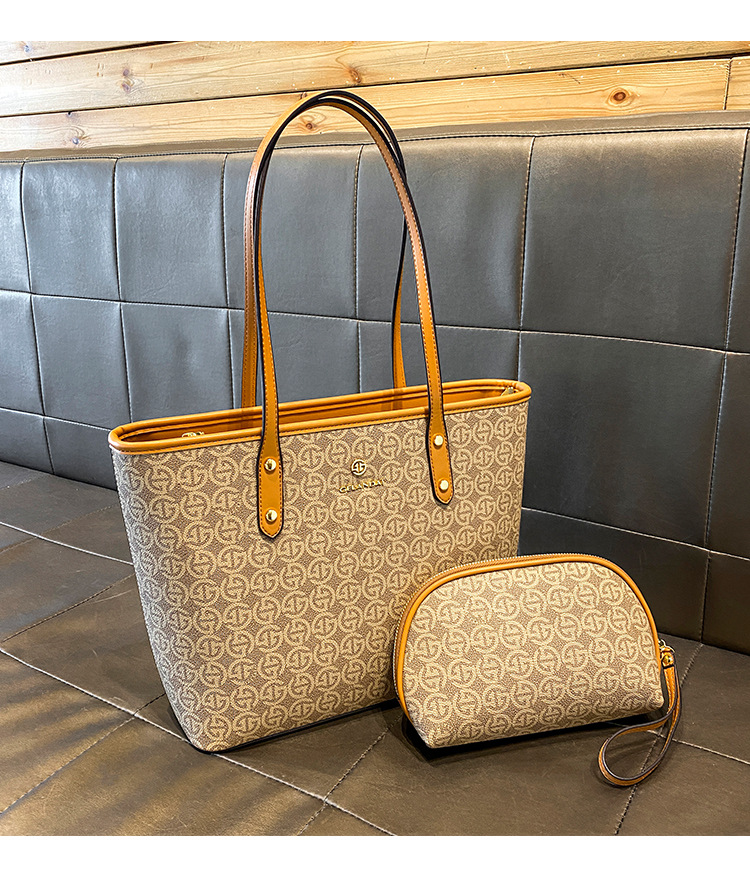 Yeni Sıcak Satış Kadın Çantası Hafif Lüks Kadın Çantası İşe Gidip Geliş Büyük Kapasiteli Moda Tote Çanta Popüler Basit Big Bag2023_voghion.com