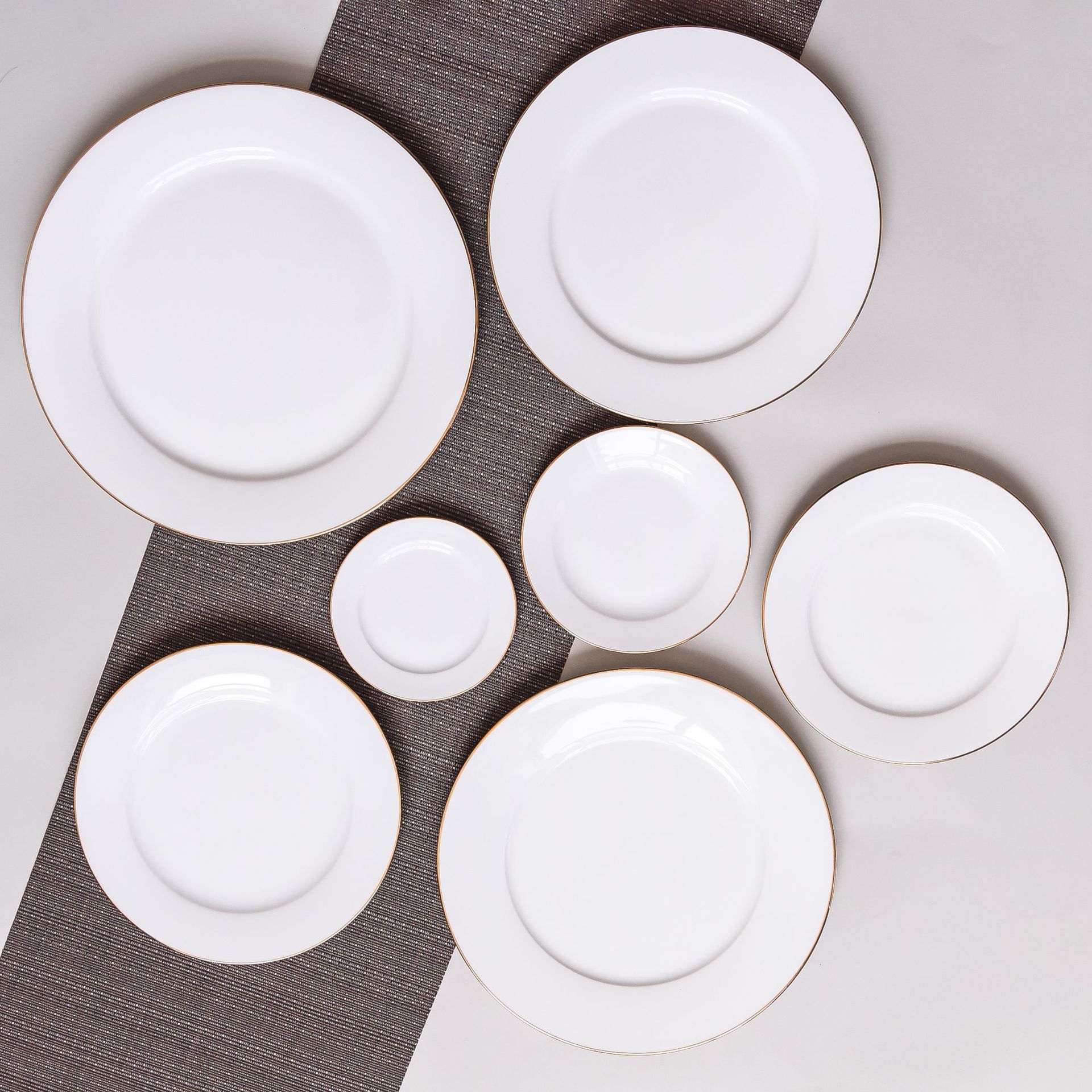唐山碗盘碟套装陶瓷盘子家用创意金边平盘酒店摆台垫盘纯白骨瓷盘