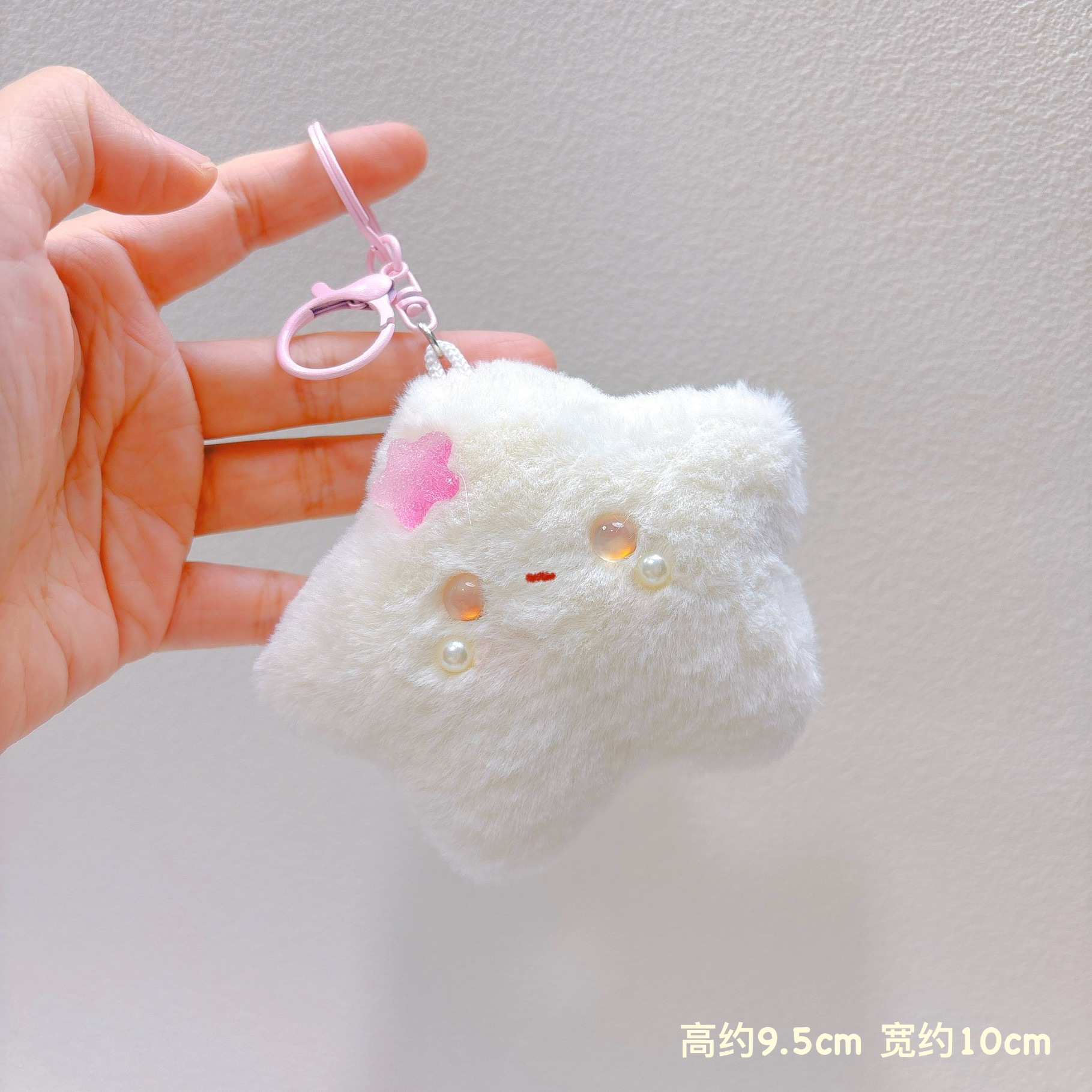 핑크색 눈의 별이 삐걱거린다