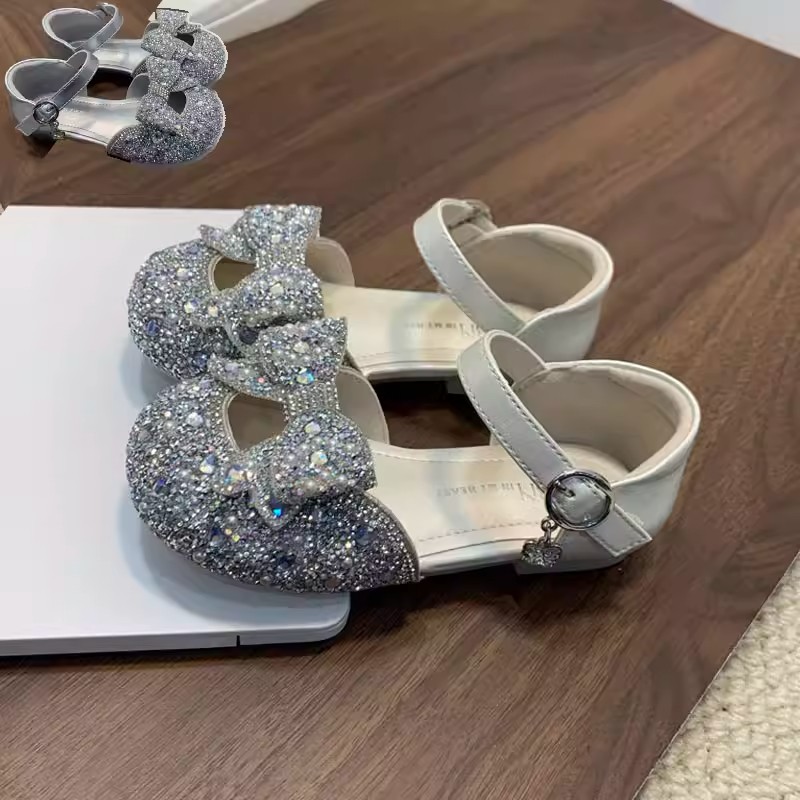 Fashionable children's sandals with rhinestones