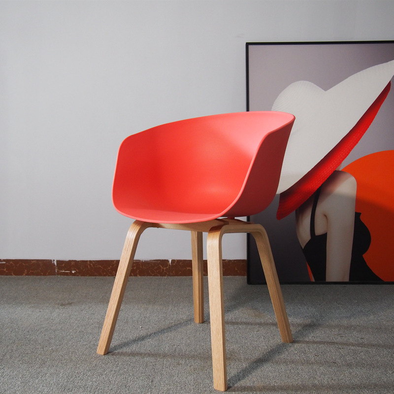 Mesa y silla de moda clásica simple nórdico moderno respaldo reposabrazos silla de plástico leche tienda de té ocio Silla de pierna de madera