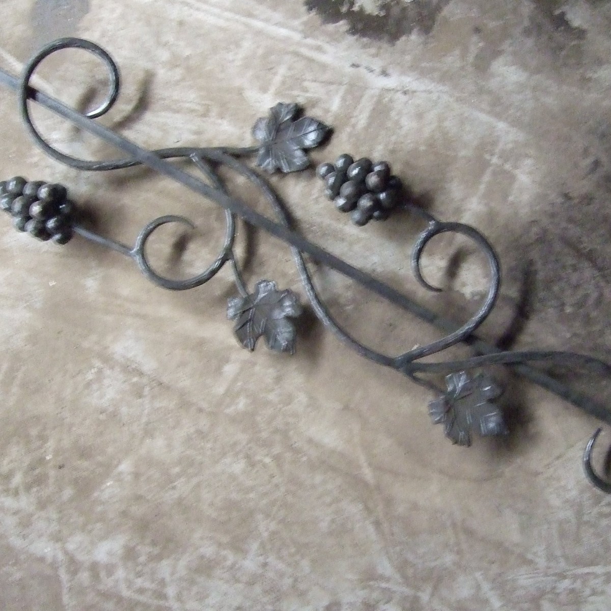 荐 厂家生产铁艺楼梯花，装饰花盘，各种锻杆，把手