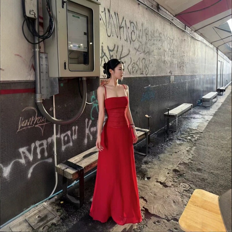 Vintage Hong Kong-style stunning red design strapless hollow-out suspender flowy holiday long dress Christmas party dress Vintage Hong Kong-style stunning red design strapless hollow-out suspender flowy holiday long dress Christmas party dress