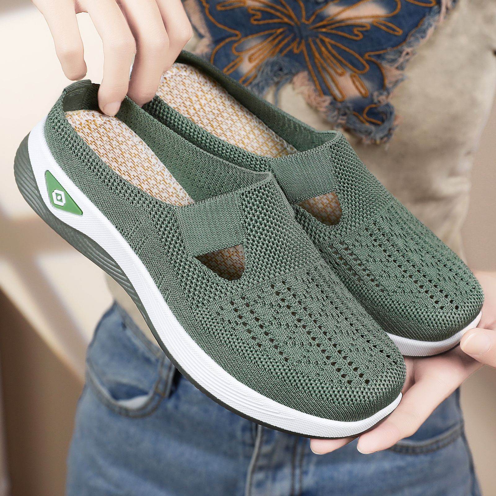 Zapatos de verano para mujer, nuevo estilo, pantuflas de uso externo, zapatos casuales huecos de malla, suela suave, cómodos zapatos de madre