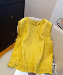 黄色のレース刺繍リネンノースリーブベスト女性のための 2025 夏ルーズラウンドネック気質コットンとリネンの女性のトップ