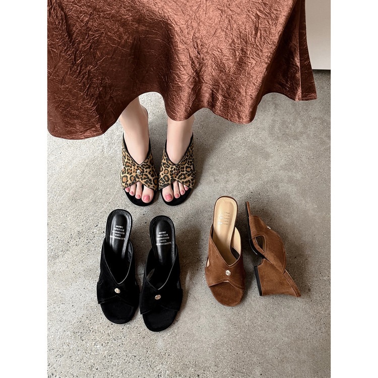 Sandal nữ da cừu hở mũi quai chéo gót xuồng 5 cm — màu nâu, Trang chủ, màu đen chi tiết 91