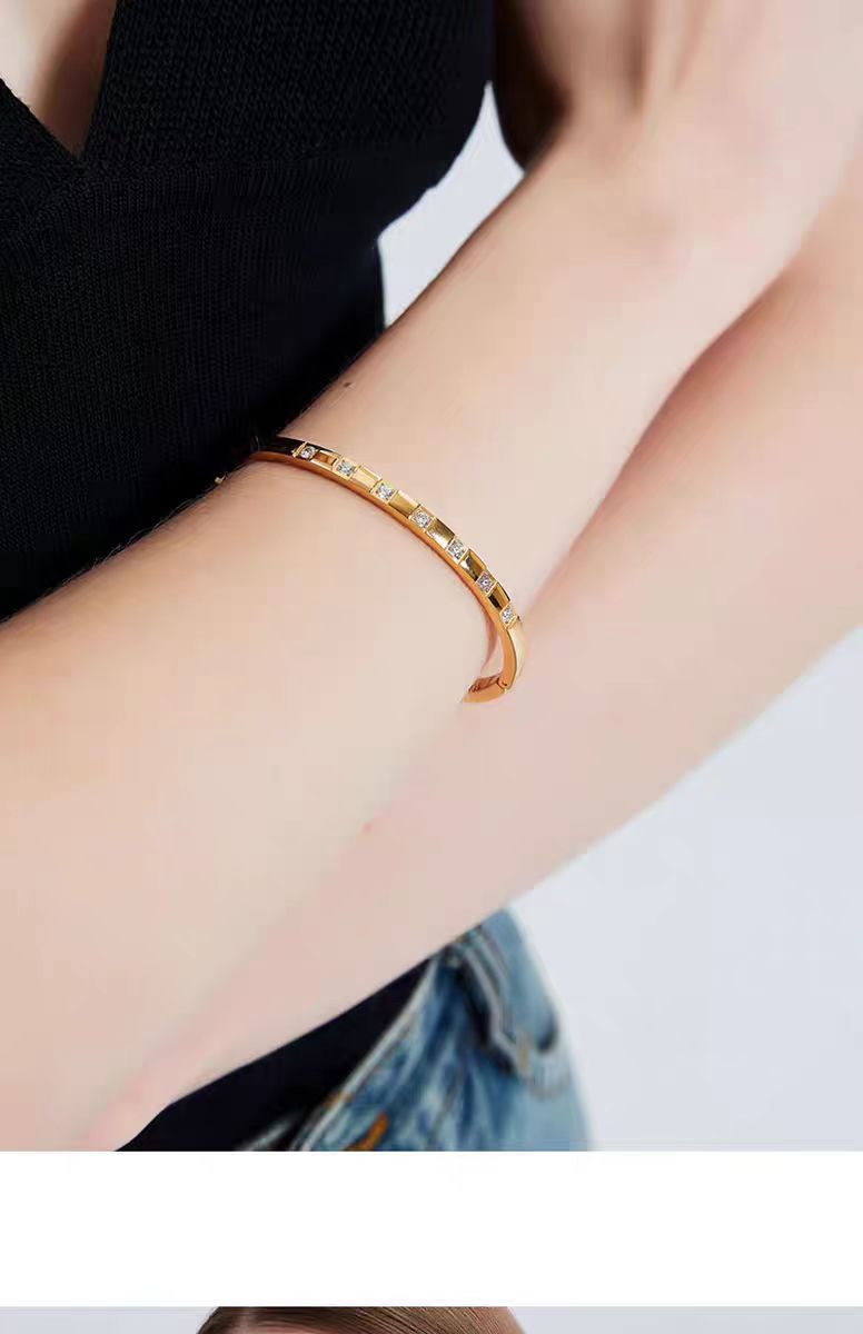 Solid Color Pattern Simple Style Solid Color Titanium Steel Zircon Bangle In Bulk