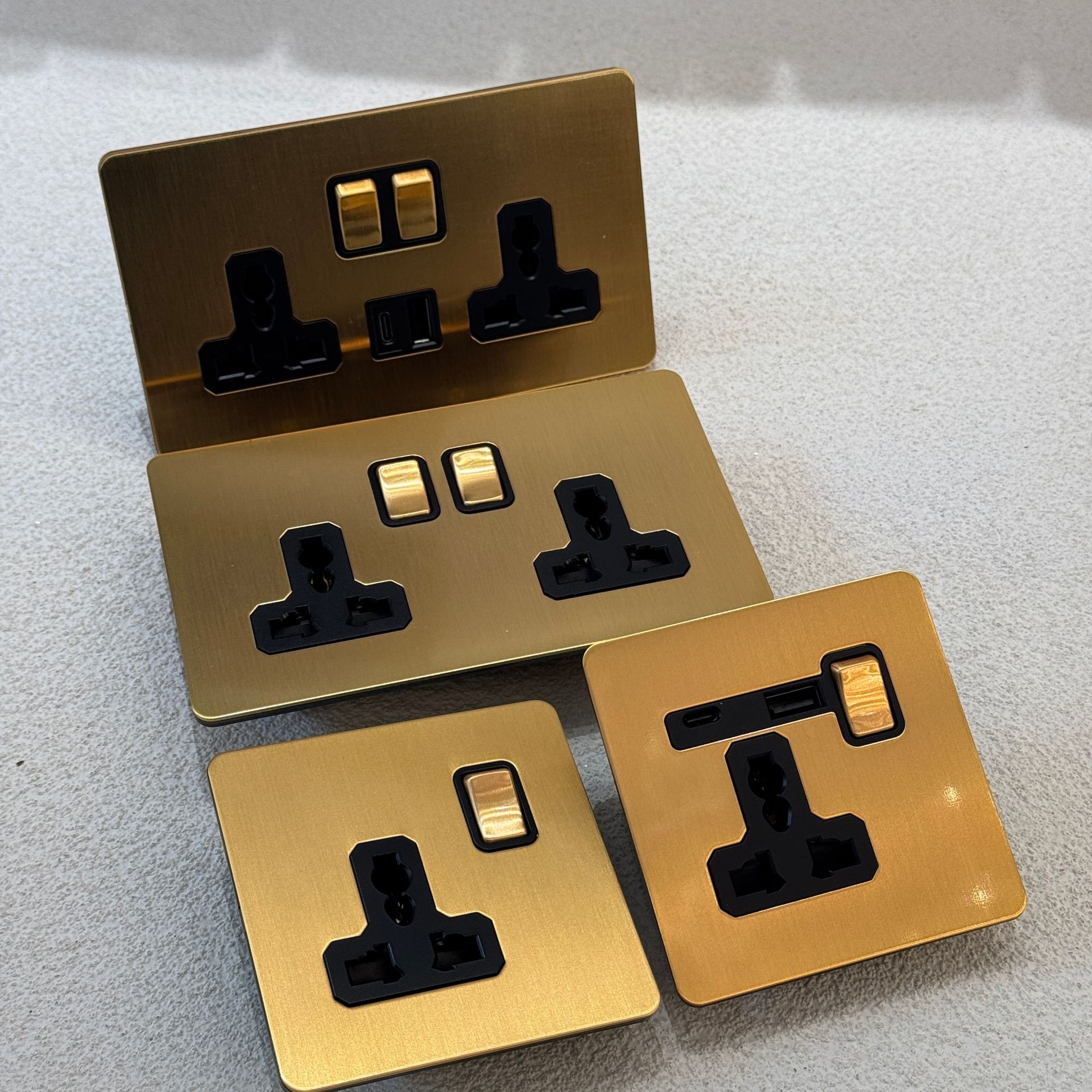 金色电镀黄铜拨杆墙壁开关插座金属不锈钢英标146双联13a多功能插