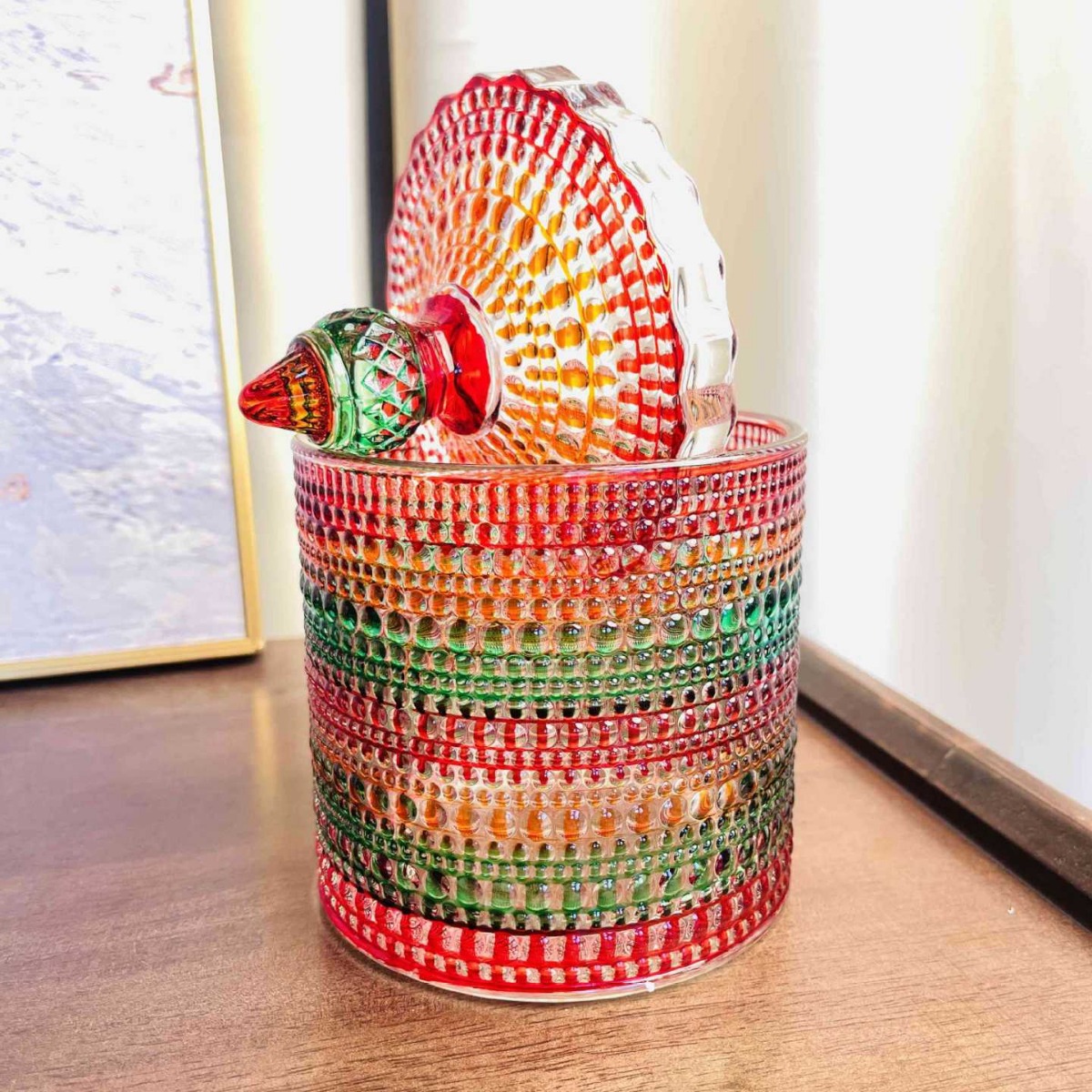 Tarro de almacenamiento de vidrieras de estilo europeo Tarro de dulces Tanque de dulces Aperitivos de frutas secas Tarro de azúcar con cubo Tarro de vidrio colorido