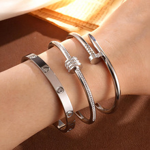 ���u��肝M�С�U������������C��ˮ����ɫ���P�18K�𺆼s�r��