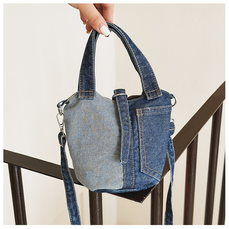 Unisex Medium Denim Solid Color Vintage Style Streetwear Bucket Lock Clasp Crossbody Bag display picture 42