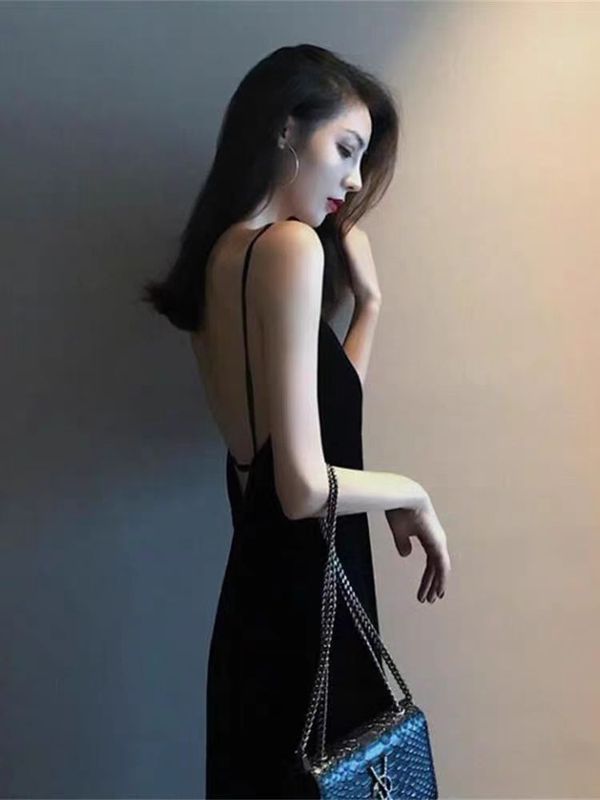 ヘボンの小さい黒いスカートの黒い高冷のお姉さんの風のガーターのワンピースの女性の夏のフランス式のセクシーな露背のオープンフォークのロングスカート|undefined