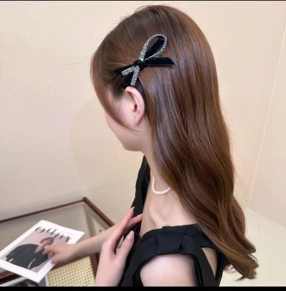 Women's Sweet Bow Knot Rhinestone Flannel Hair Clip display picture 1