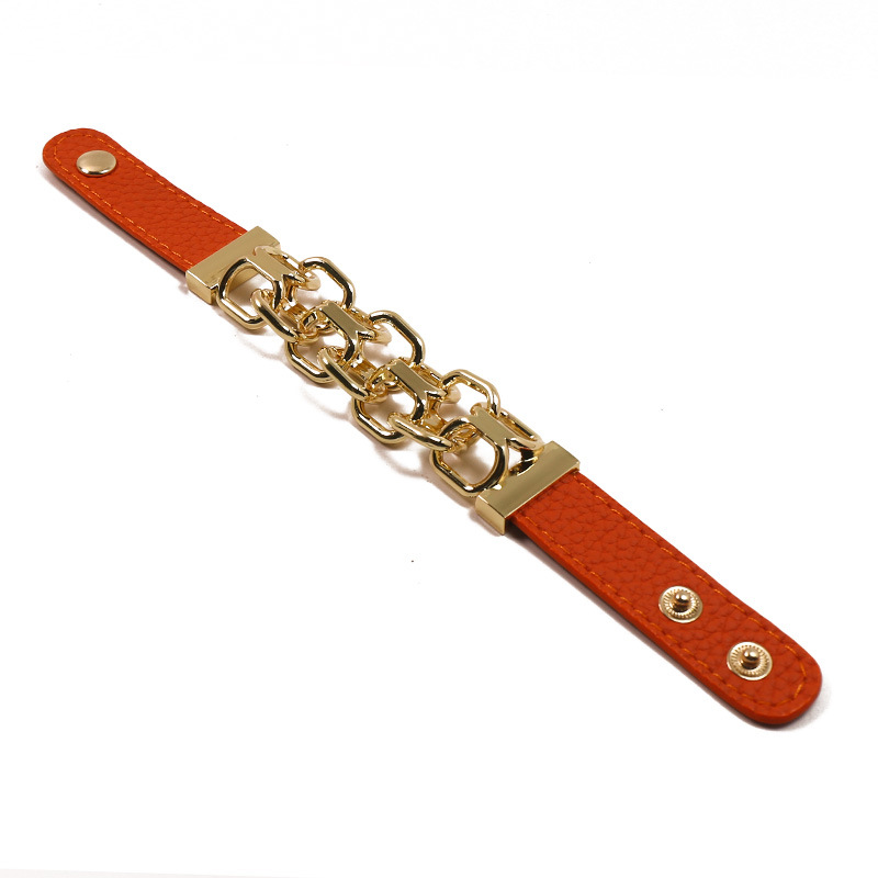 Bracciale in pelle PU tinta unita con personalità europea e americana, tendenza della personalità punk, foto di strada casual e neutra_voghion.com