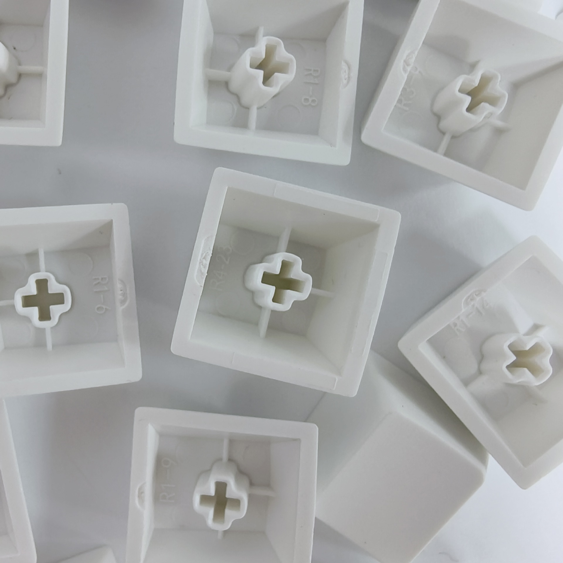 クロスボーダー白素材ノーカットキーキャップ PBT 厚さ 1.7 ミリメートルオリジナル高さメカニカルキーボードキャップ昇華キーキャップ