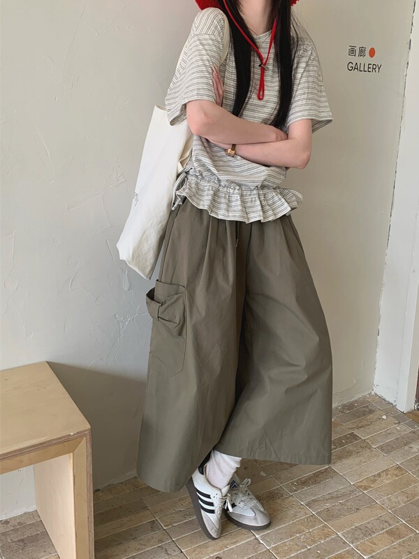 Korean-Style Outfit for a Youthful Look: Round-Neck Short-Sleeve T-Shirt for Women, Summer High-Waisted Casual Pants, Army Green Cargo Pants Two-Piece Set Trendy Korean-Style Outfit for a Youthful Look: Round-Neck Short-Sleeve T-Shirt for Women, Summer High-Waisted Casual Pants, Army Green Cargo Pants Two-Piece Set Trendy