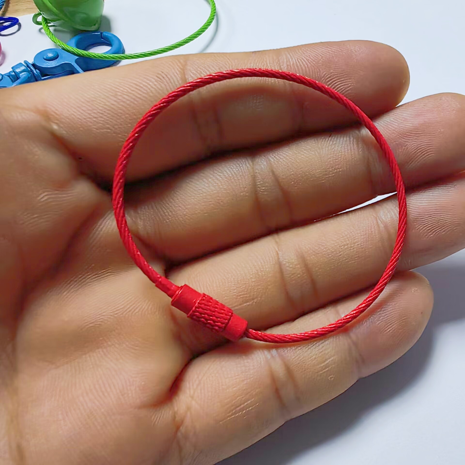 Fabricante Wholesale   Anillo de alambre de acero inoxidable de varios colores   Cordón Keychain    1.5 * 15 cm