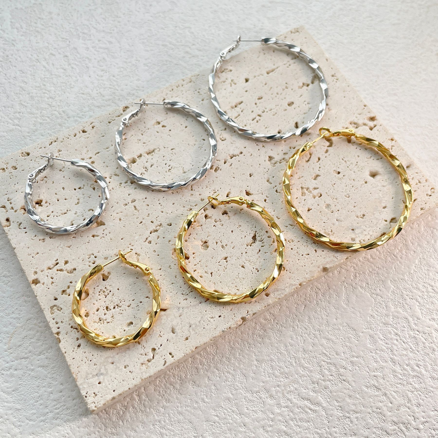 European and American style textured simple exaggerated irregular earrings, round hoops, shimmering silver, versatile, cool and sophisticated