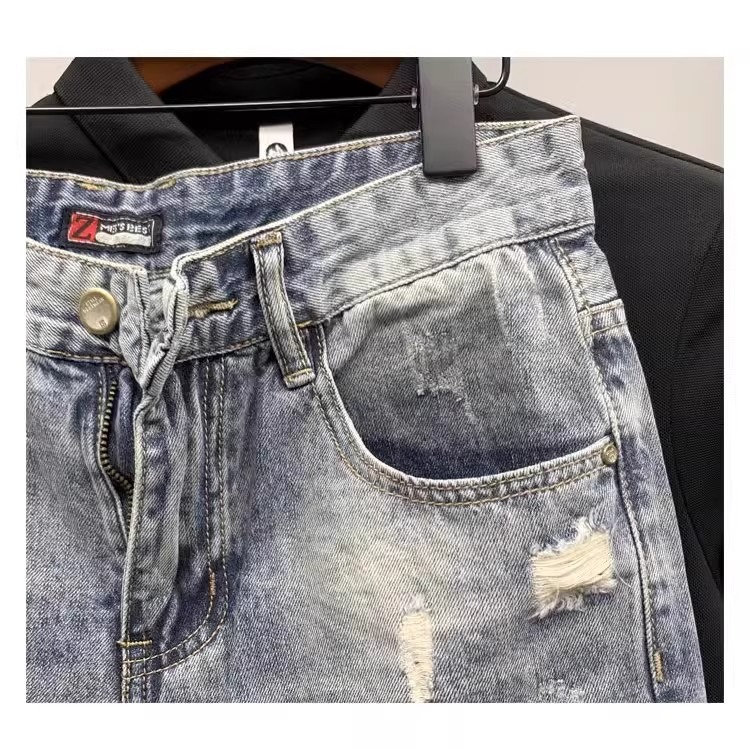 Herrenbekleidung Hellblaue Jeansshorts mit Rissen für Herren Trendiger amerikanischer High-Street-Style Verwaschene Used-Optik Gerades Bein Fünf-Punkt-Sommerhose_voghion.com