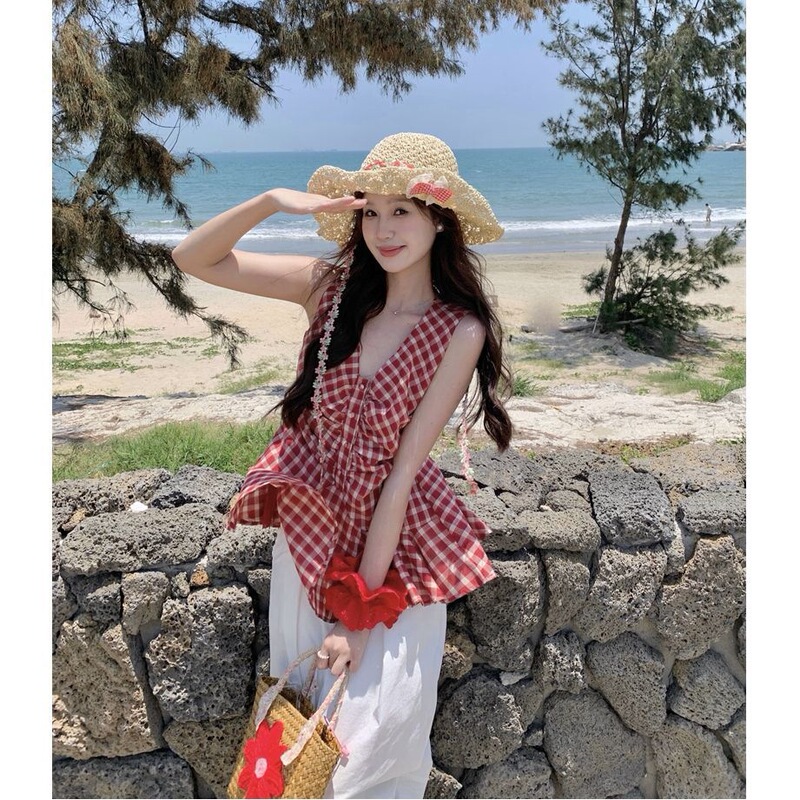 Forever21 Sweet and Unique Red Plaid V-Neck Waist-Cinching Tank Top for Women, Spring Vacation Style Sleeveless Camisole Top