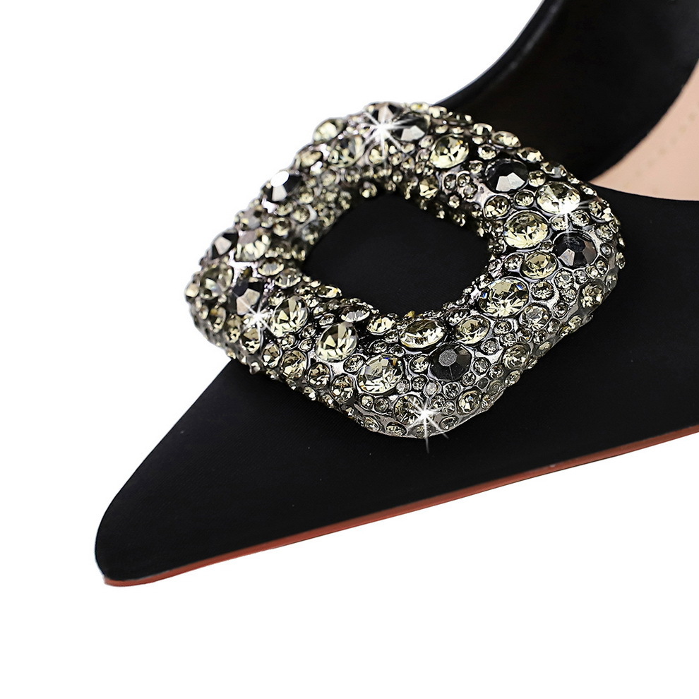 Höga klackar damskor satin grunda hål spetsiga höga klackar strass metallspänne enkla skor_voghion.com