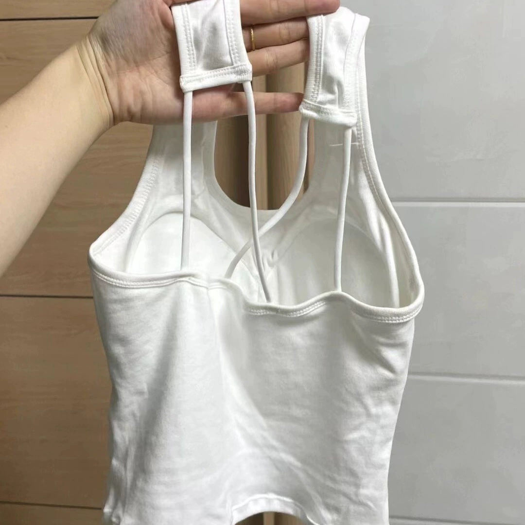 Красота спины настроена на маленький жилет