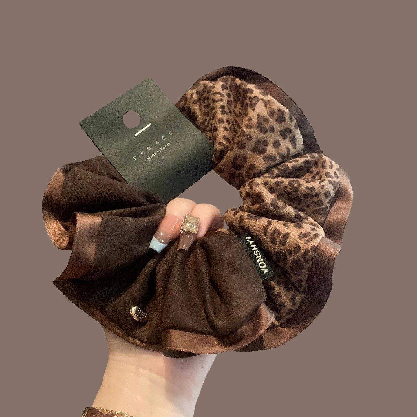 Vintage French-style patchwork leopard print scrunchie for women, 2026 new model, bun hair tie, elegant hair accessory