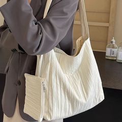 腋下大容量包包2025新款简约文艺少女单肩帆布包云朵通勤托特