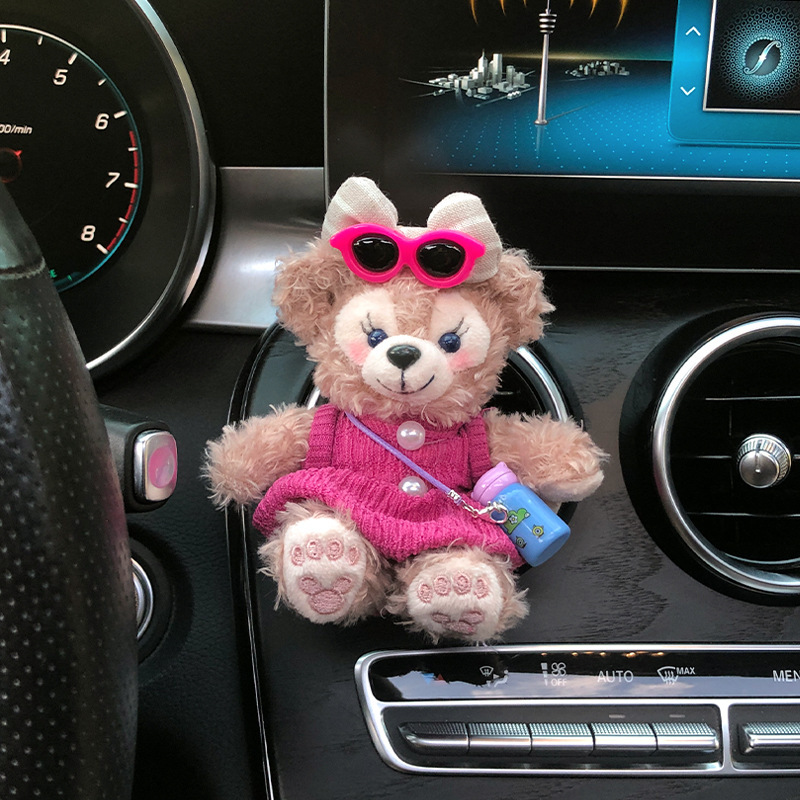 2025 nuevo coche muñeca oso de felpa Tamiflu coche aromaterapia de salida de aire decoración interior accesorios de coche decoración mujer