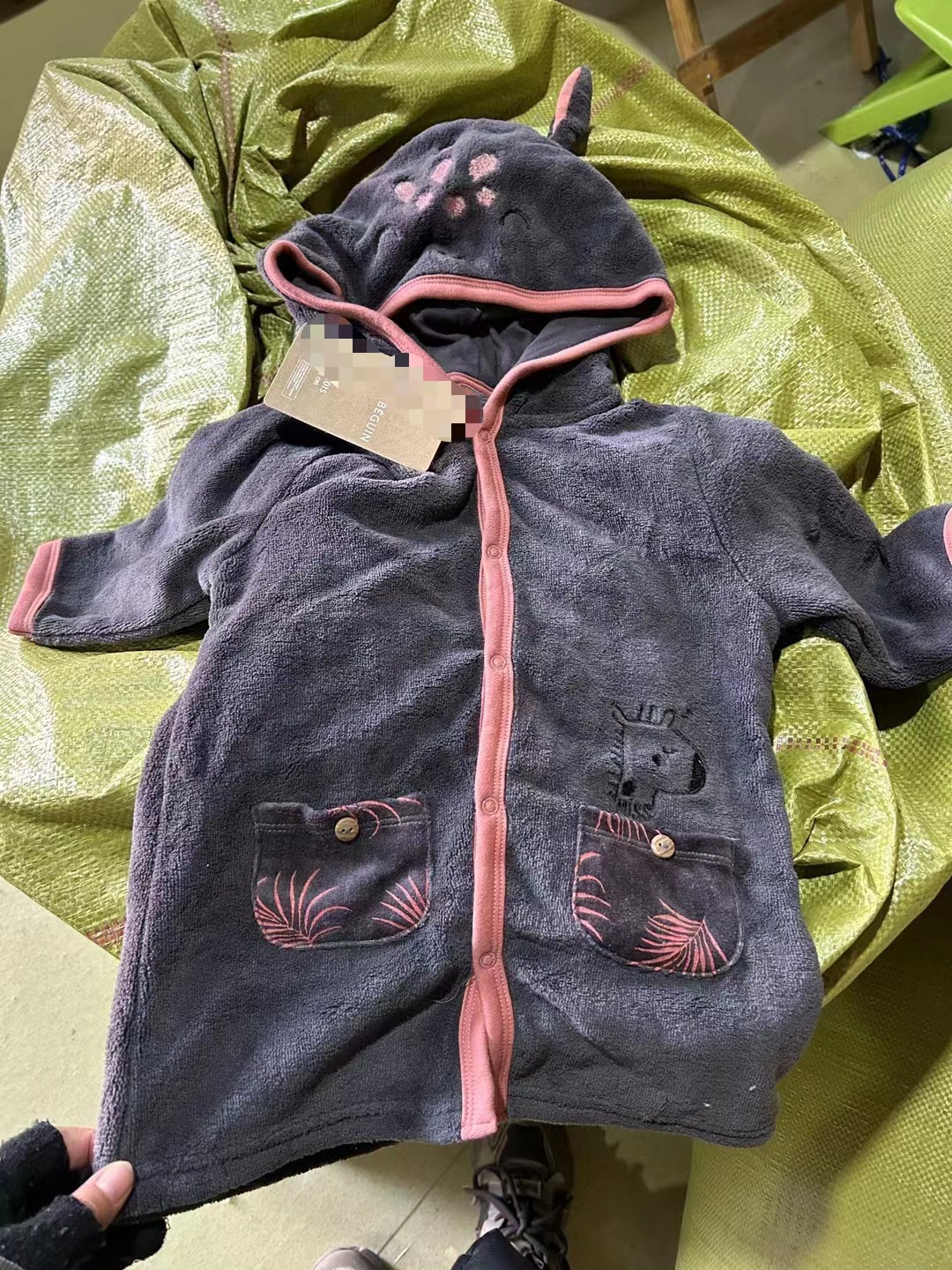 Abrigo de marca europea y americana abrigo de terciopelo de dibujos animados de bebé original europeo y americano al por mayor