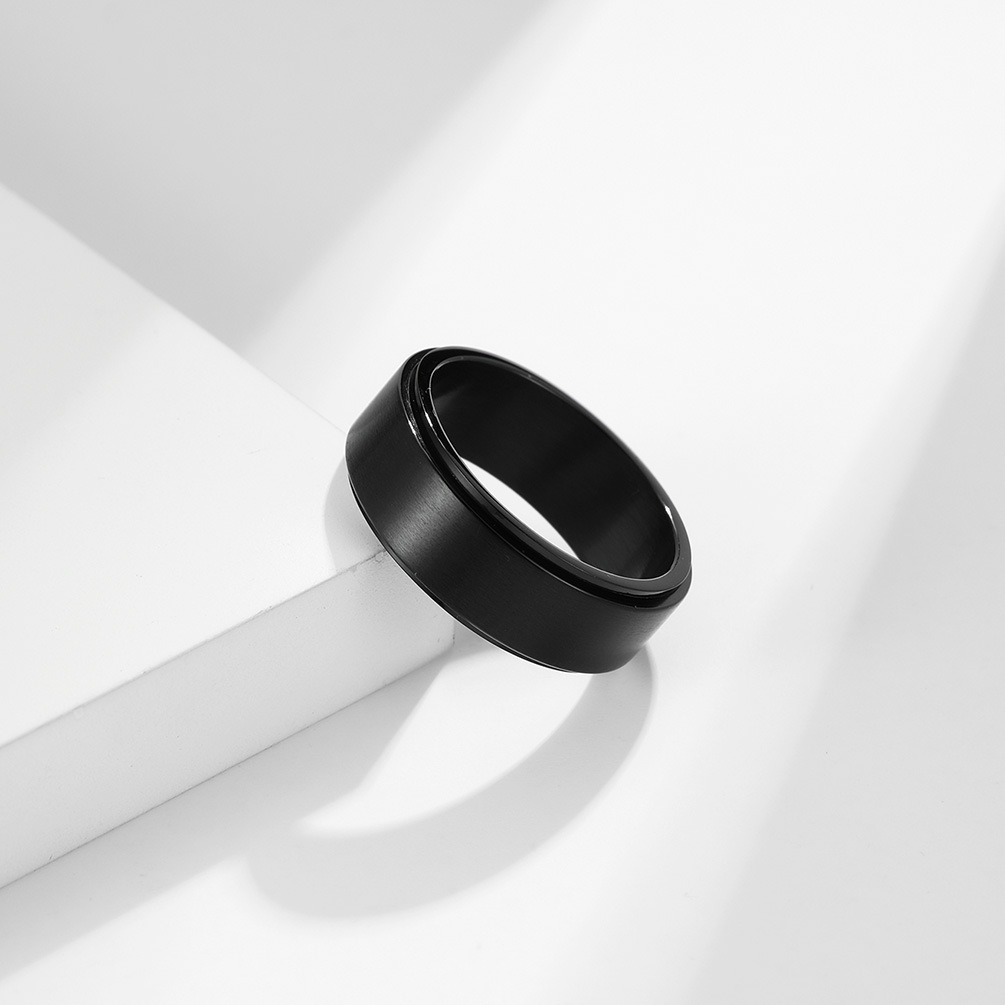 Mode Einfache 8mm Breite Drehbare 18k Vergoldung Herren Titan Stahl Ring display picture 4
