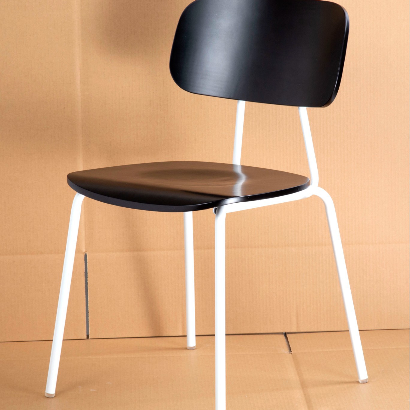 흰색 발 + 검정색 등받이