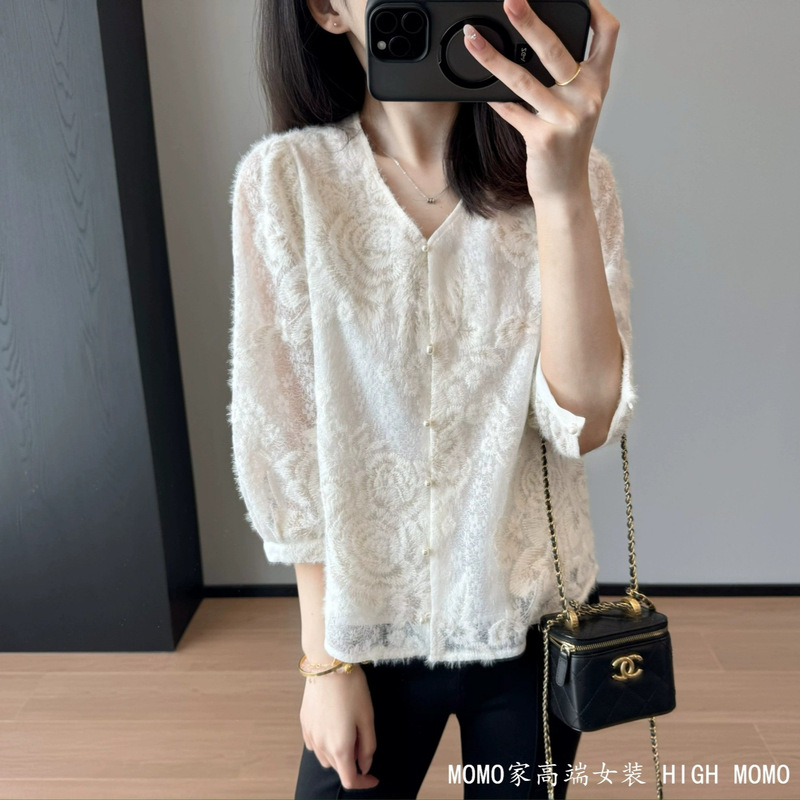 Full of aura! Gold Embroidered Fashionable Stylish Lace Shirt V-Neck Lace Top Shirt Women's New 2025