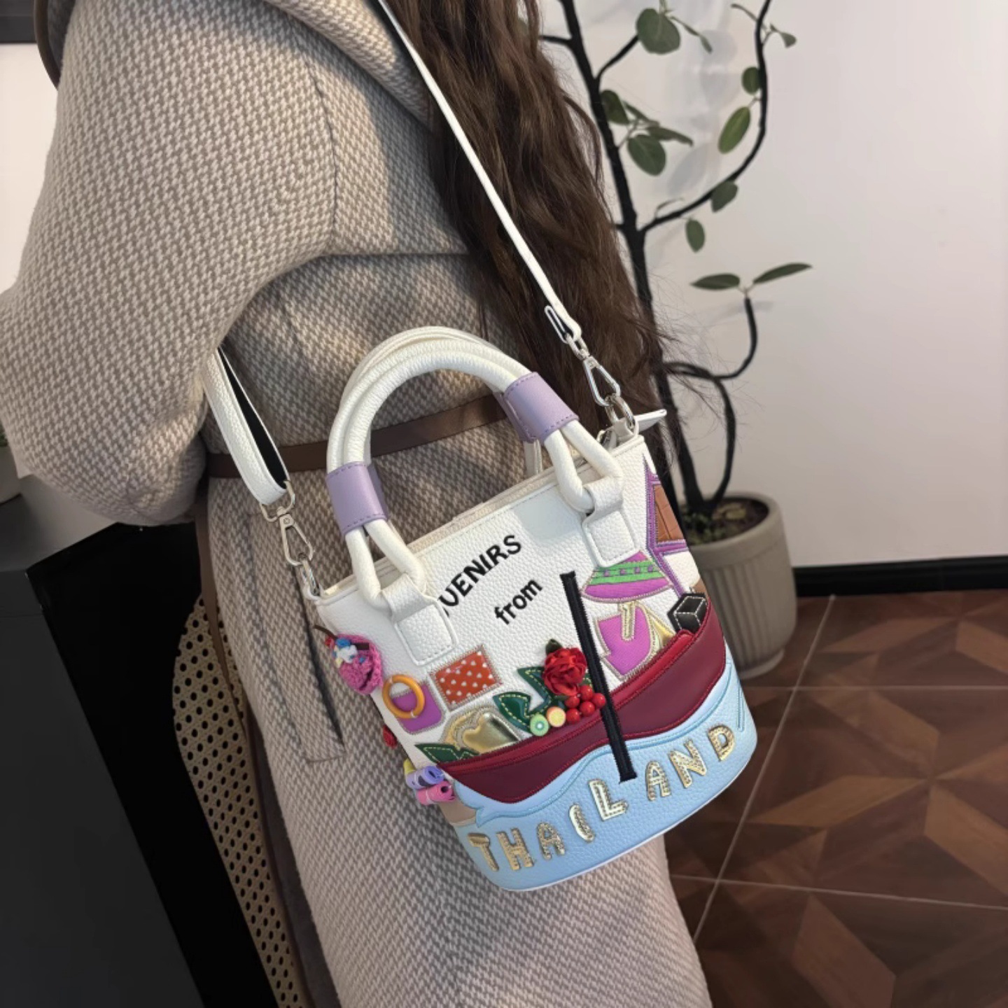 Borsa a secchiello versatile e di tendenza per donna, modello 2026, piccola borsa a tracolla con ricamo patchwork 3D._voghion.com