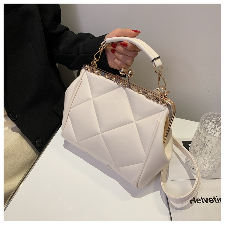 New Fashion Rhombus Embossed One-shoulder Diagonal Clip Bag Wholesale Nihaojewelry display picture 24