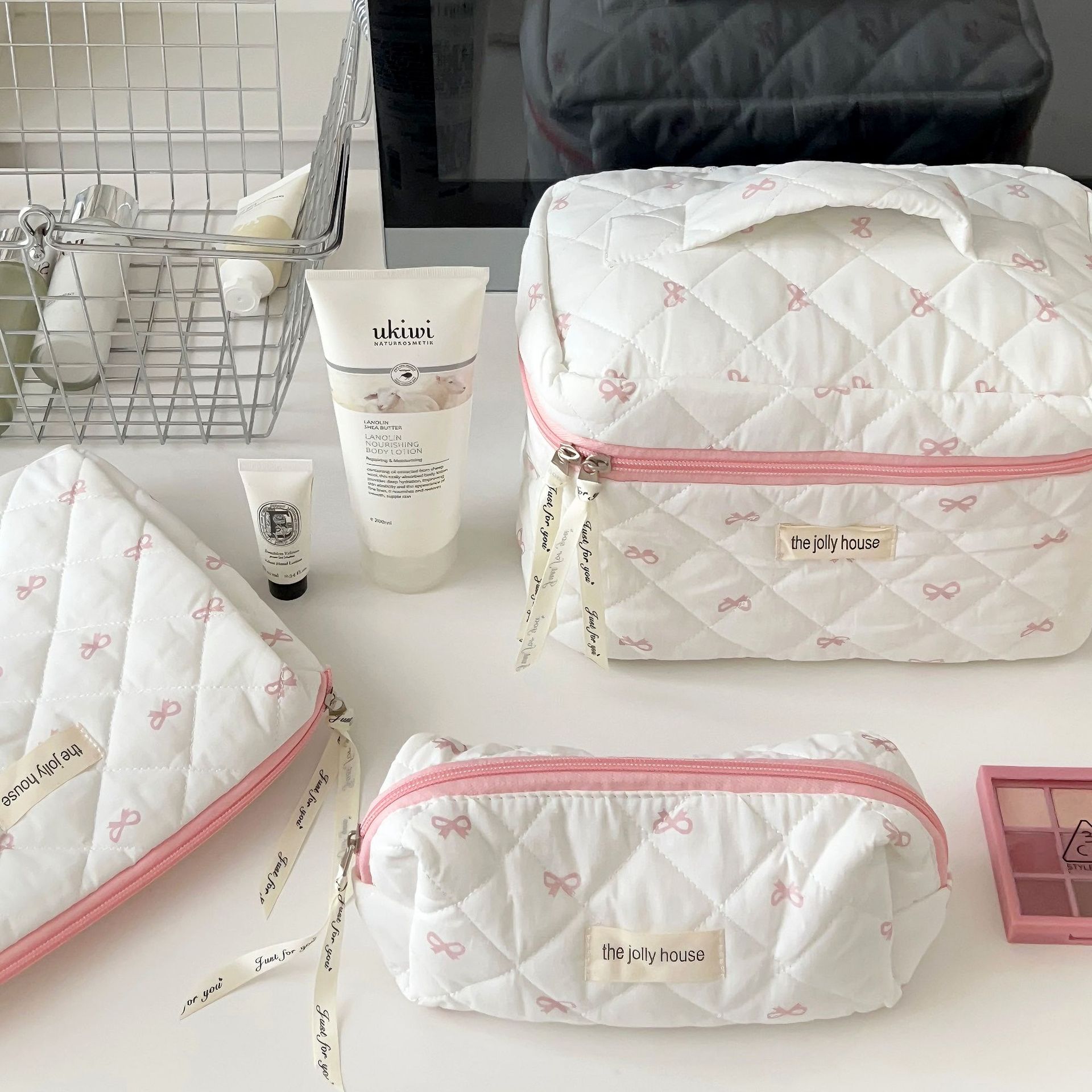 High quality cosmetic bag with bow