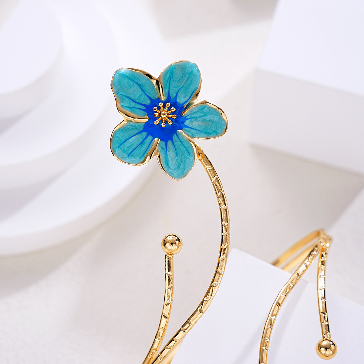 Han Zhi Shang metal transfronterizo Europa y Estados Unidos goteo de aceite flor brazalete abierto ajustable temperamento elegante joyería nicho