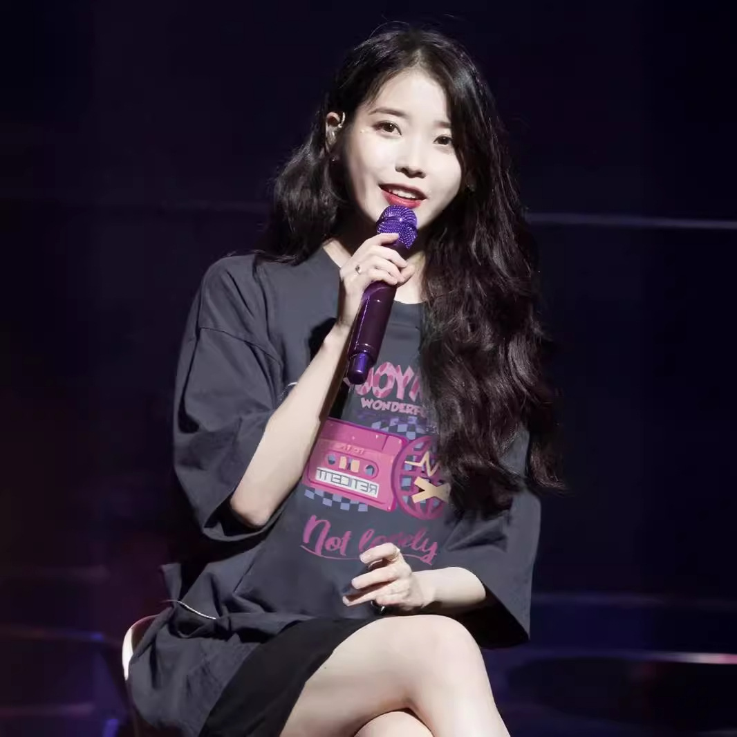 李知恩iu同款复古美式高街t恤女胖mm大码短袖夏季潮牌深灰色上衣