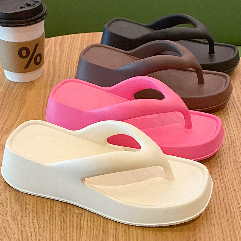 2026 New Summer Beach Flip-Flops for Women, Thick-Soled Non-Slip Versatile Sandals for Seaside Travel and Vacation, Wholesale 2026 New Summer Beach Flip-Flops for Women, Thick-Soled Non-Slip Versatile Sandals for Seaside Travel and Vacation, Wholesale
