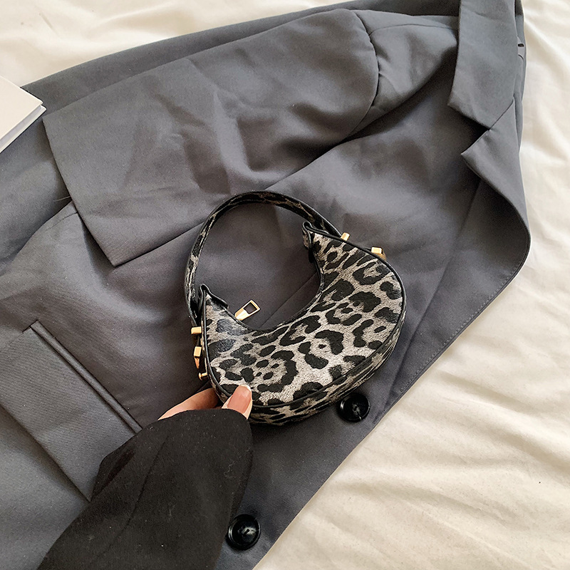 Tendencia nueva bolsa de mujer ocio 2024 personalidad coreana de invierno media luna brazaleta temperamento bolso de hombro