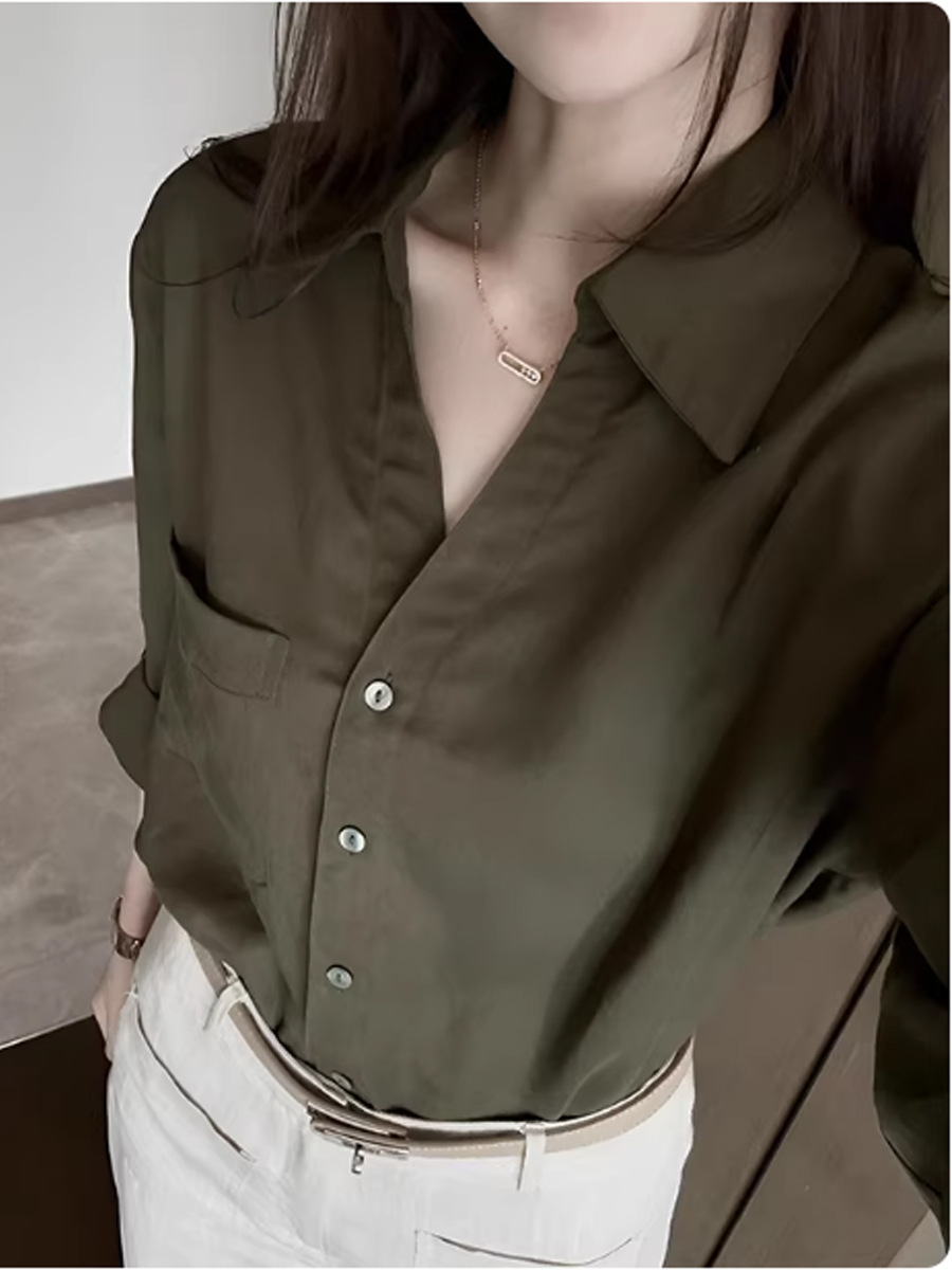 Áo sơ mi nữ tay dài cổ V rộng, chất liệu mềm mại, form suông thoáng mát — Xanh ngọc lam tốicolor, màu trắng