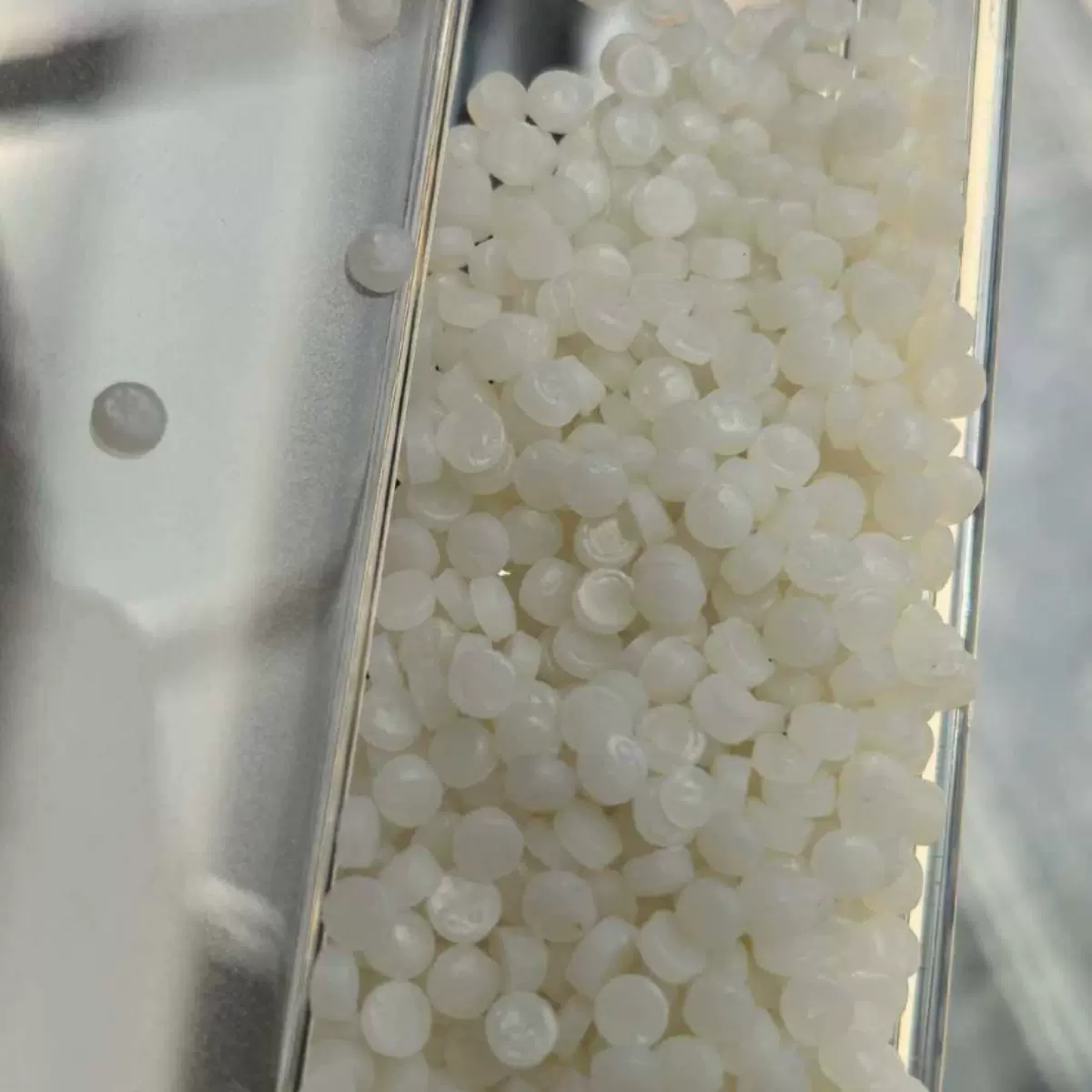 户外庭院家具原料 高密度聚乙烯 HDPE透明再生颗粒 沙滩椅专用料