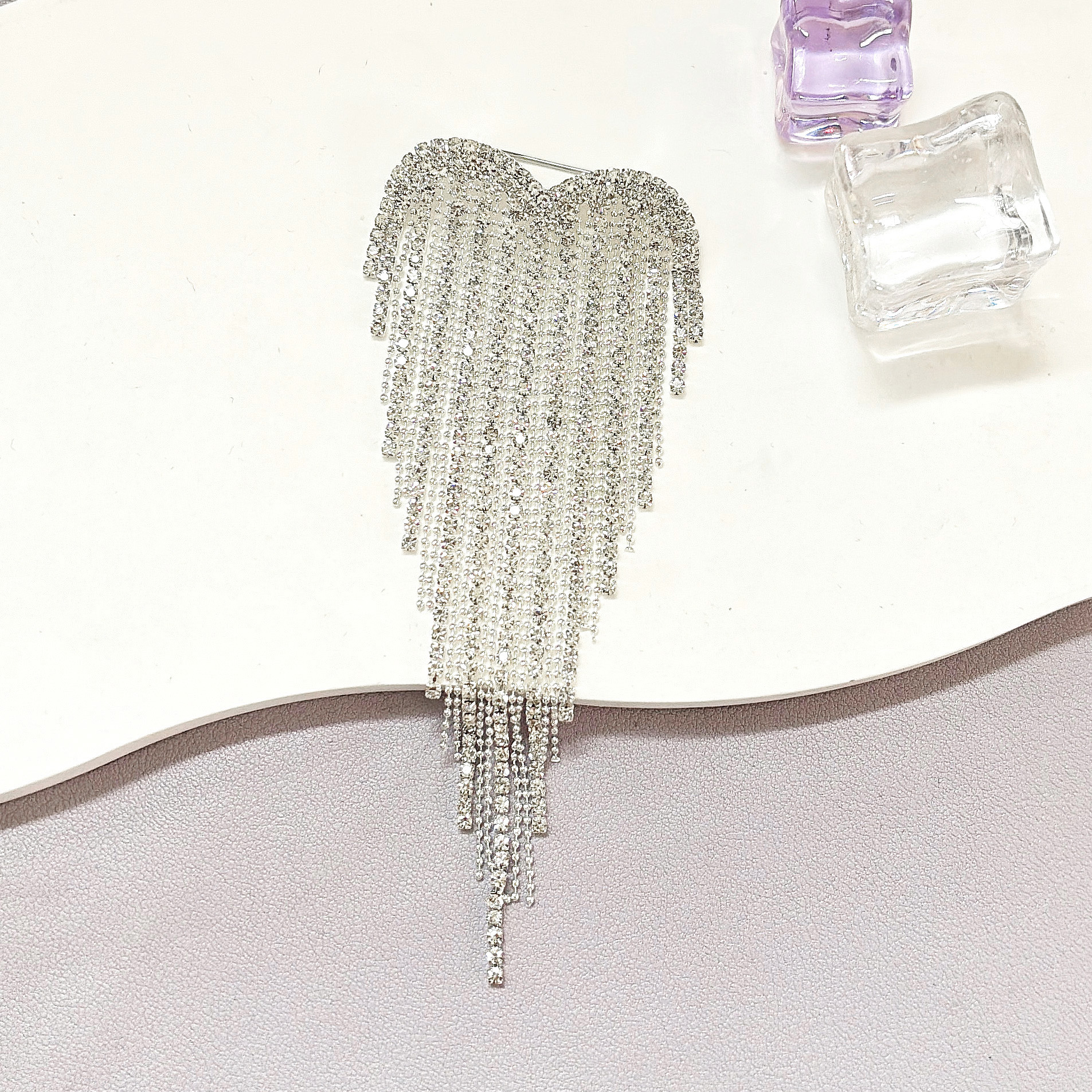 국경 간 브로치 여성 패션 술 사랑 창조적 인 의류 액세서리 높은 감각 CORSAGE 성격 보석 핀 도매