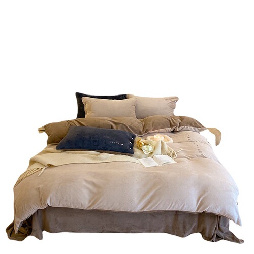 Category A maternal and infant grade anti-static milk velvet four-piece warm solid color simple quilt cover coral velvet sheets wholesale