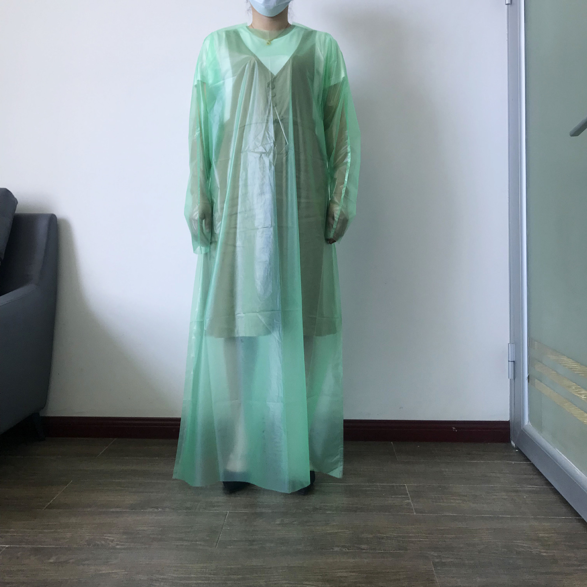 一次性PE袍 套头实验服 全包围塑料隔离衣隔离服厂家批发